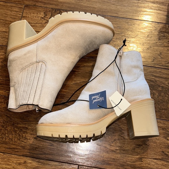 Women's Katrina Platform Boots - Universal Thread NWT - Picture 7 of 7